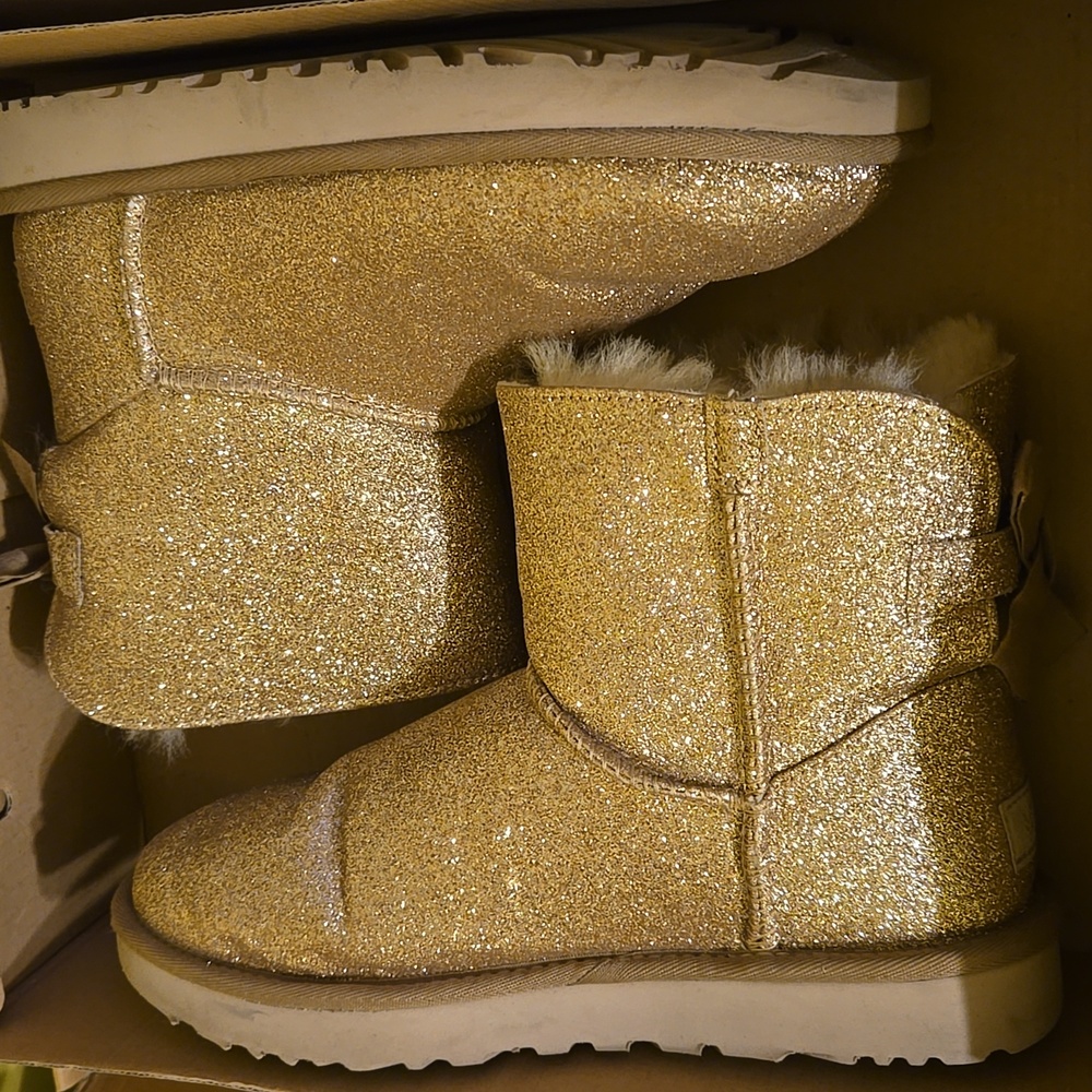 UGG